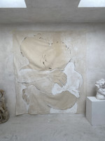 Eva Claessens' Embrace (Large), 2023 acrylic and pencil on canvas depicting two figures embracing in a minimalistic and fluid composition.