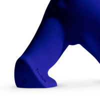 Yves Klein L'Ours Pompon resin sculpture in vivid International Klein Blue, minimal polar bear form in acrylic case. 