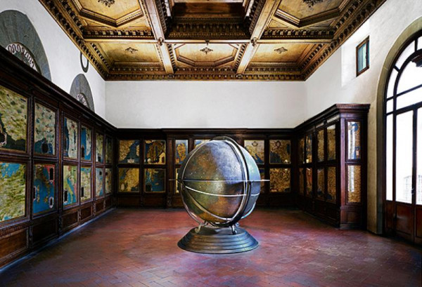 Artwork © Candida Höfer – Historisch-Geographischer Schul-Atlas (2009)