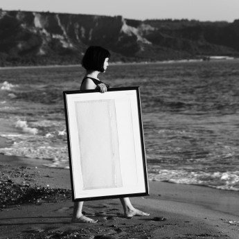 Frame or No Frame? How Presentation Choices Alter Art Perception